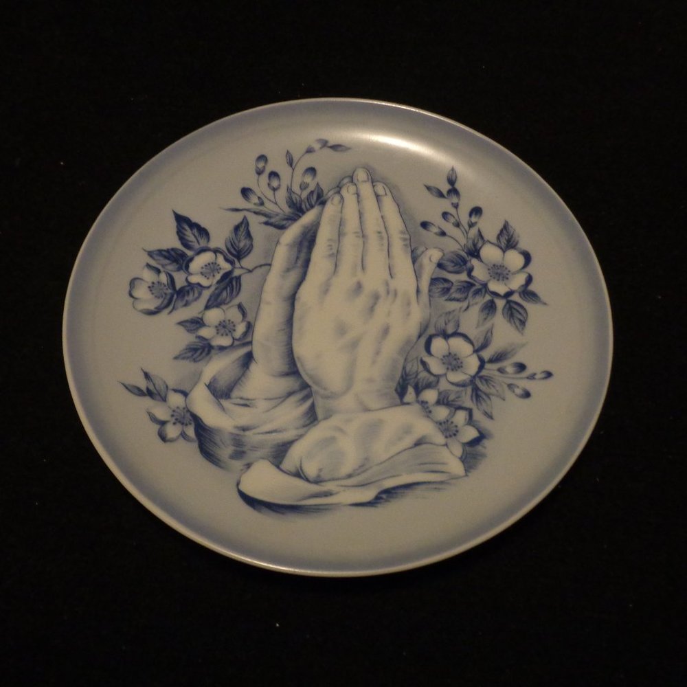 VINTAGE PRAYING HANDS PLATE